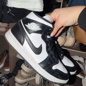 Jordan Air Jordan 1 Mid Black White Basketball Shoes